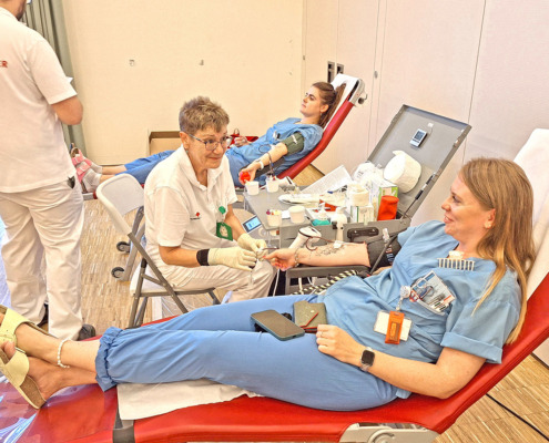 Blutspendeaktion in der Klinik Floridsdorf Person bei der Blutabnahme