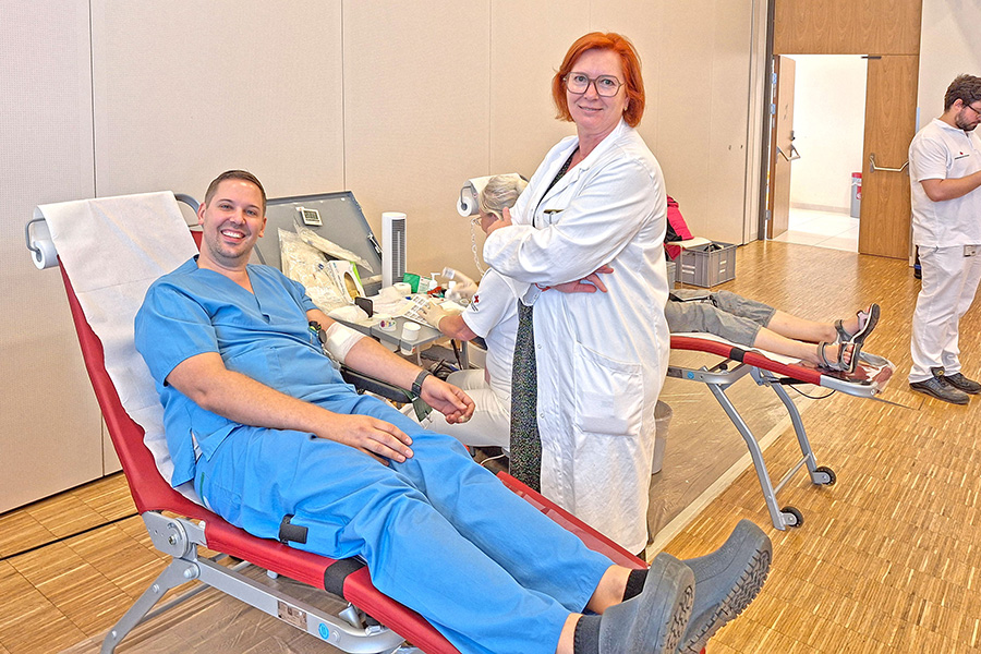 Blutspendeaktion in der Klinik Floridsdorf Person bei der Blutabnahme