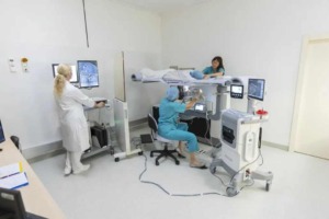 Brustgesundheitszentrum in der KLA Innenaufnahme mit Behandlungsszene