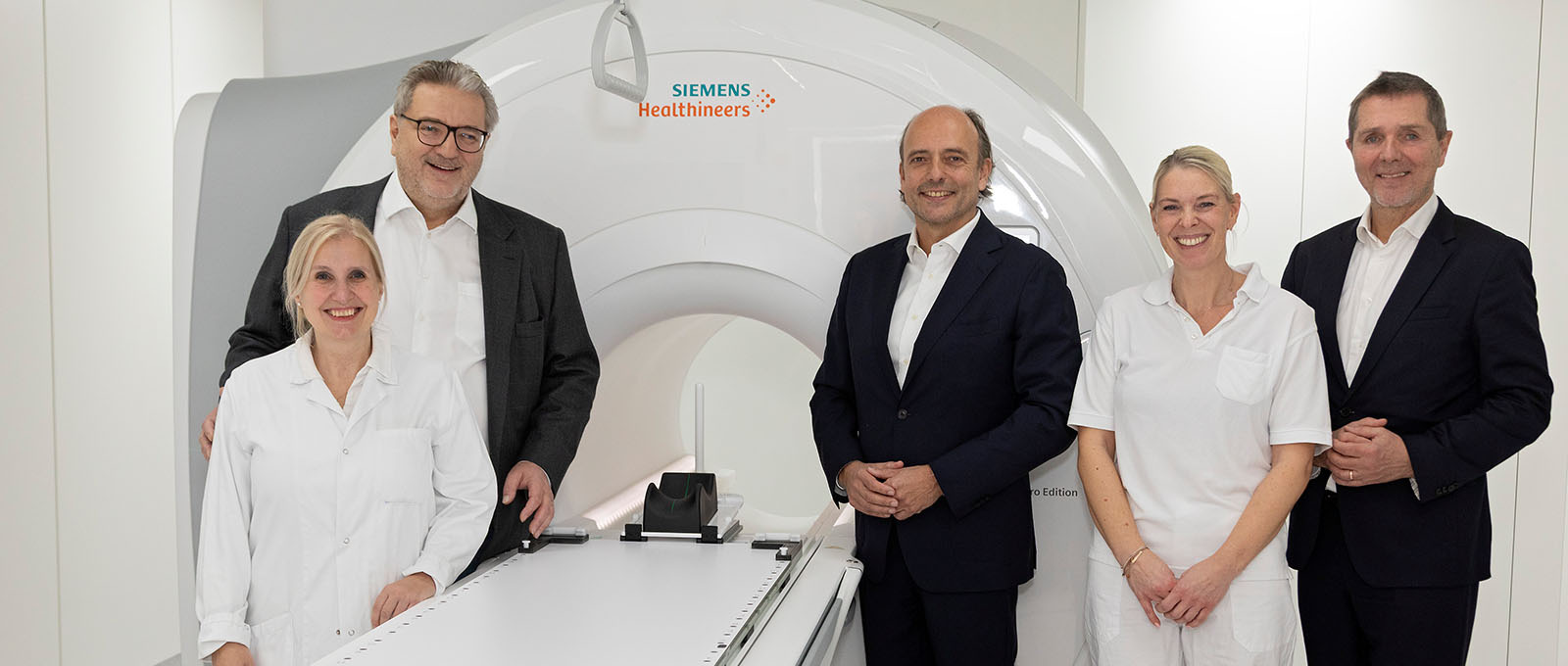 Stadtrat Hacker und Direktor Binder präsentieren neues MRT zur Planung der Bestrahlung an der Klinik Donaustadt