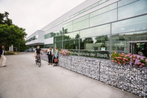 Campus Favoriten Eingang Außenansicht