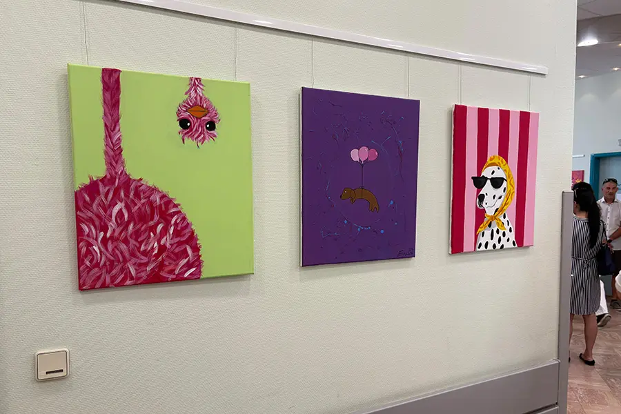 Bilder der Vernissage Art against Cancer in der Klinik Favoriten