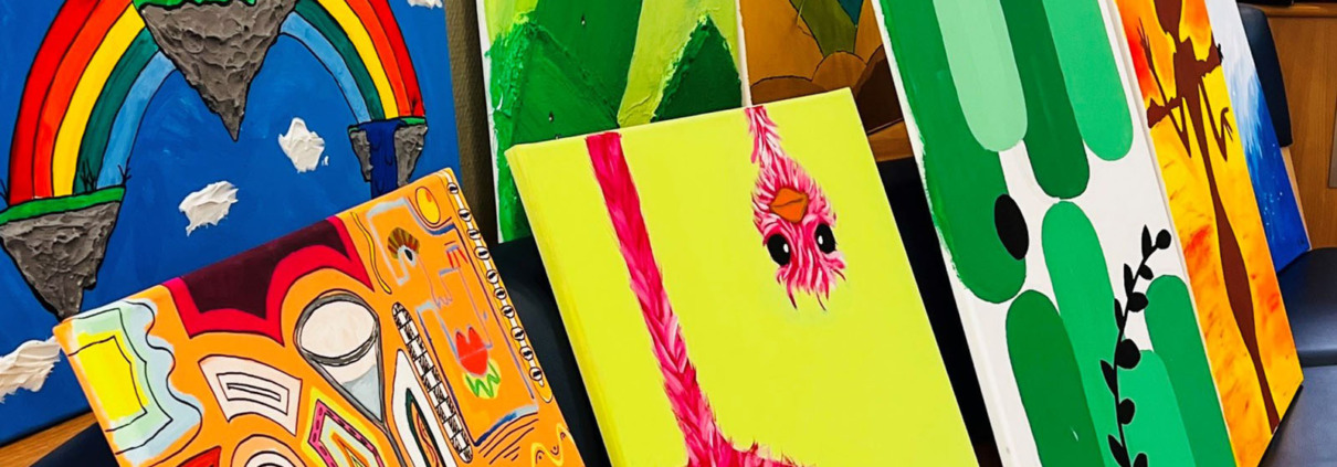 Bilder der Vernissage Art against Cancer in der Klinik Favoriten