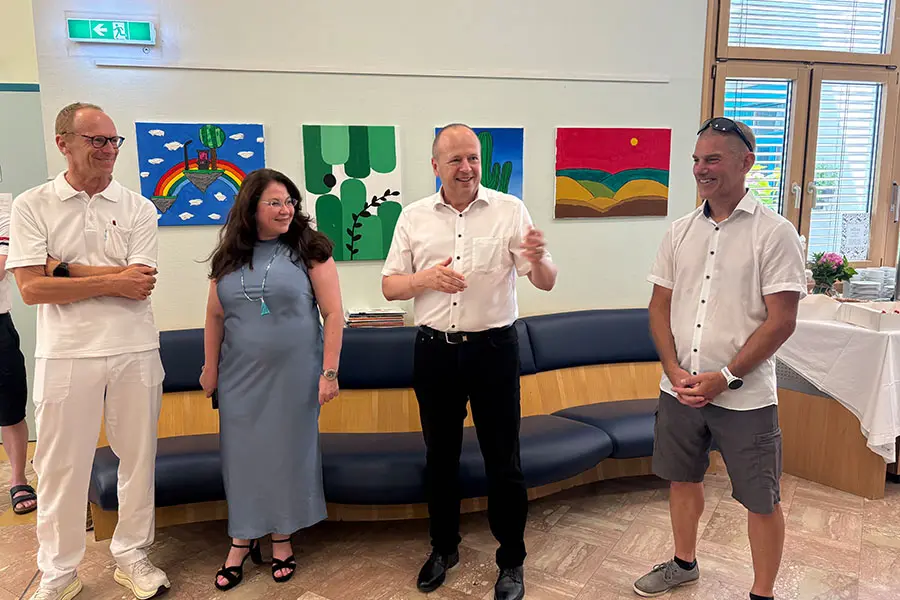 Bilder der Vernissage Art against Cancer in der Klinik Favoriten