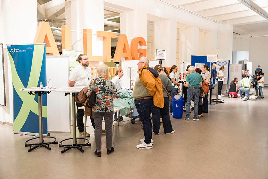 unterschiedliche Stationen des Wiener Gesundheitsverbundes beim Herztag im technischen Museum